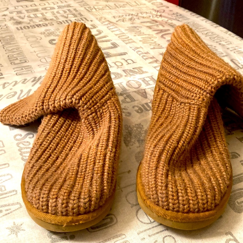 UGGS sweater gold boots size 4 pull up wedge rubber sole pull up